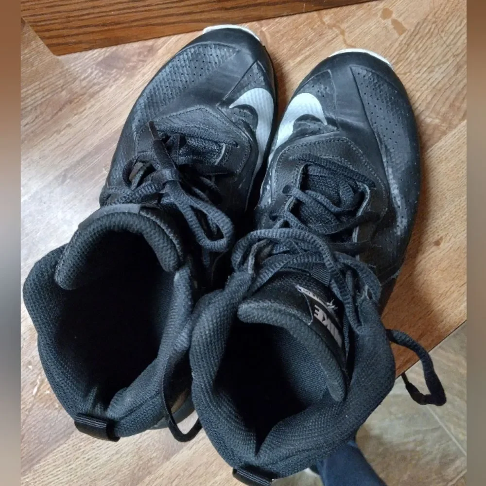 Nike Team Hustle D7 Sneakers Size 6Y